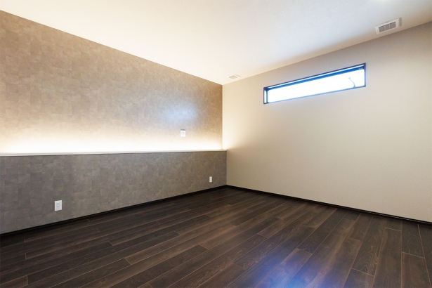 ふかし壁に間接照明をあしらい、ラグジュアリーな空間に。